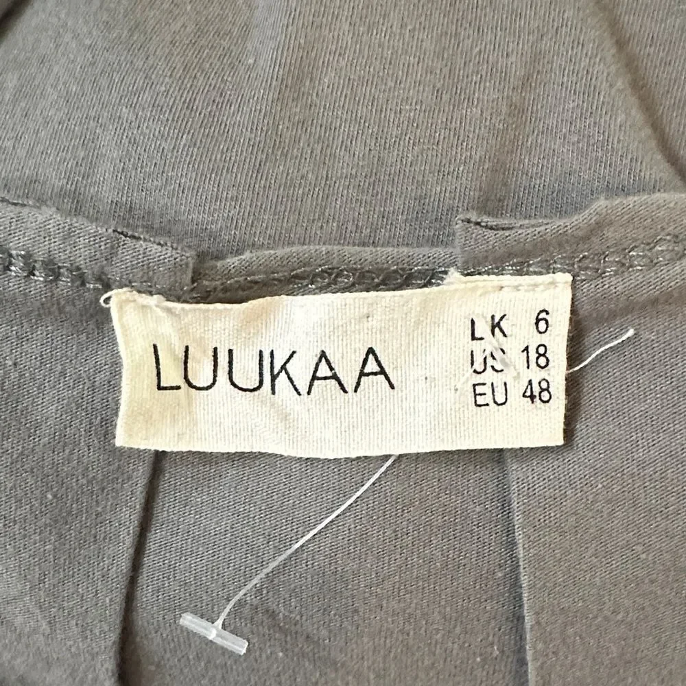 LUUKAA Green Top w/ Graphic Design Size 18 - Picture 11 of 11